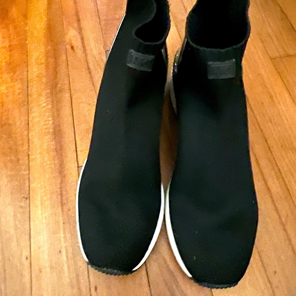 Michaels Kors Used Women's Skyler Wedge Bootie Sock Sneakers.